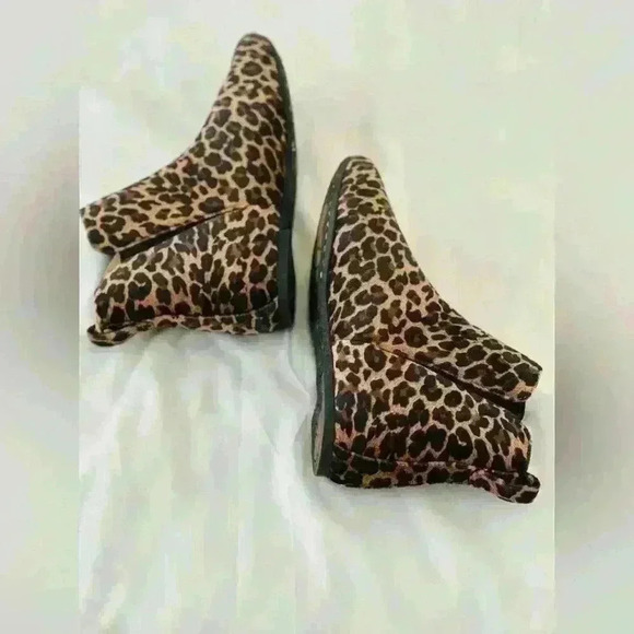 Born Reno Velvet Leopard Print Slip On Ankle Bootie Size 7M - Picture 4 of 11